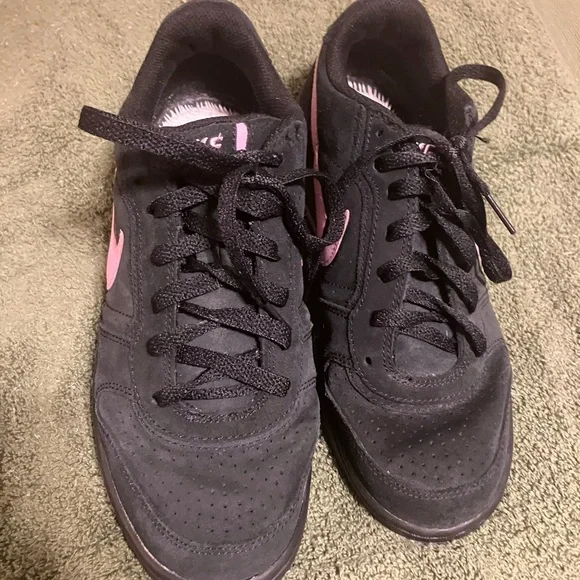 NIKE AIR low top leather black and pink women’s shoes size 9 - Picture 3 of 11